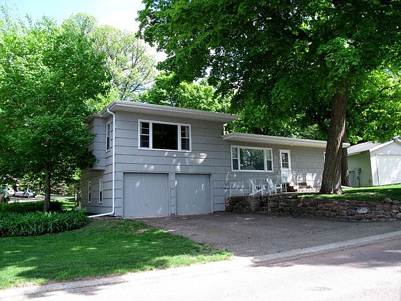 3rd image of 3906 Lake Shore Dr