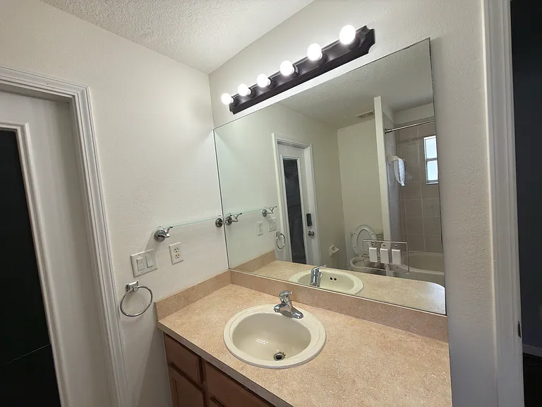 11516 Oyster Bay Cir — Photo 4