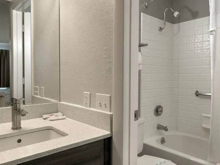 704 Horizon Dr — Photo 7