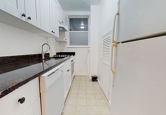 3rd image of 379 Henry St APT 1