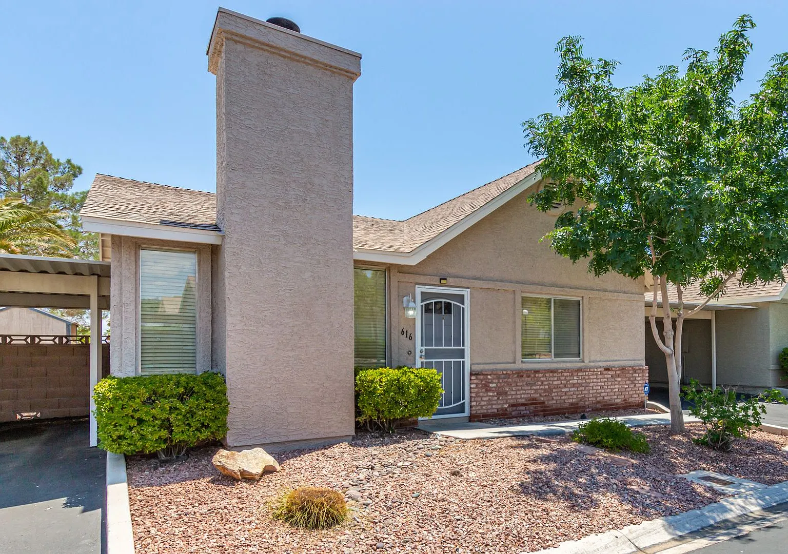 Single Story home in the heart of Summerlin — Photo 2
