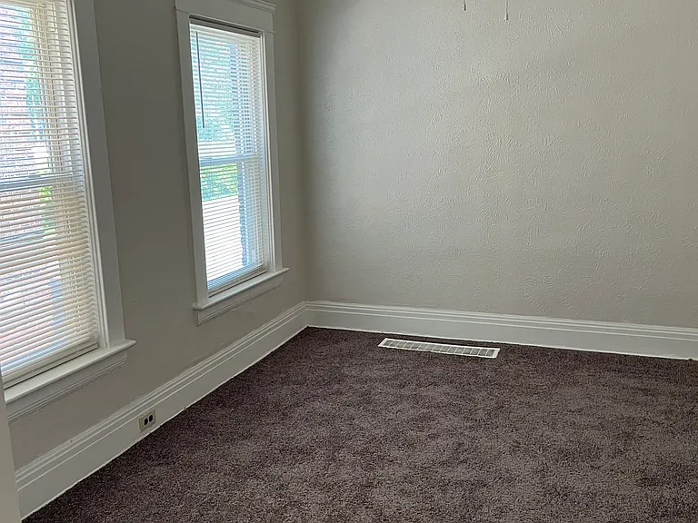 1443 W 112th St — Photo 7