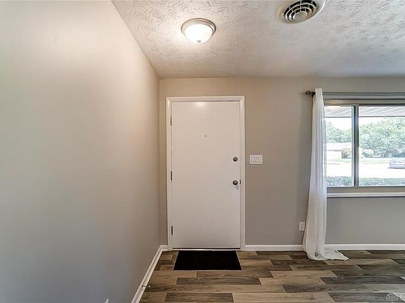 3rd image of 3608 Stoneview Ct