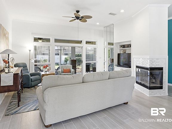 5th image of 618 Pinehurst Point