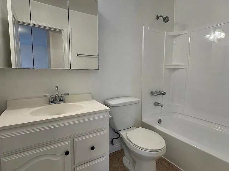 4670 E York Blvd — Photo 16