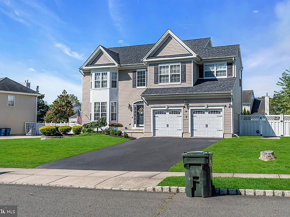 2nd image of 12 Lancaster Way