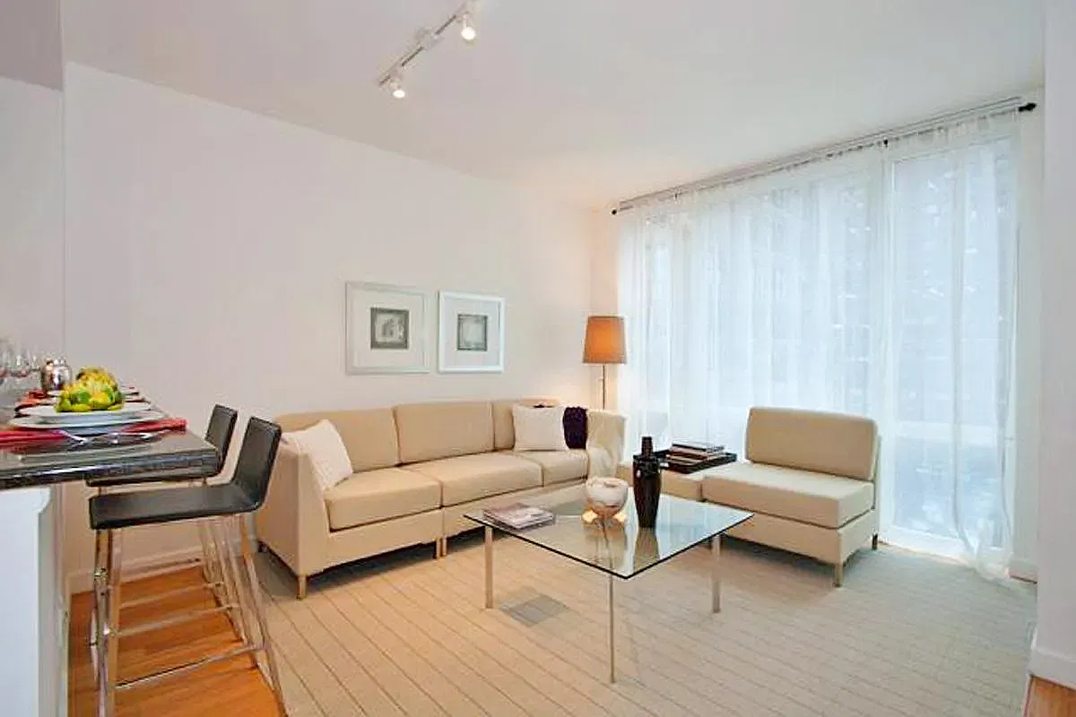 320 West 38th Street — Photo 1
