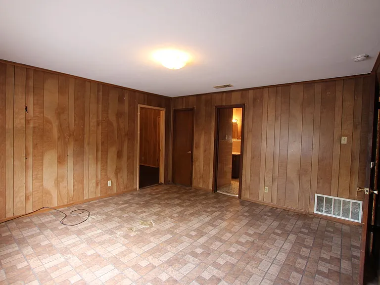 1428 E. Houston SERIES 74 — Photo 10