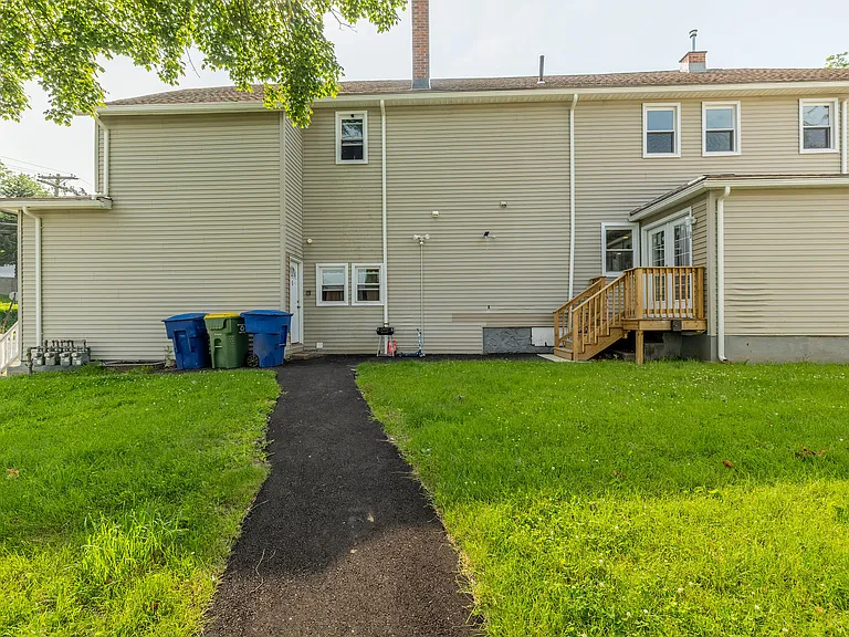 121 Hillview Ave #B — Photo 16