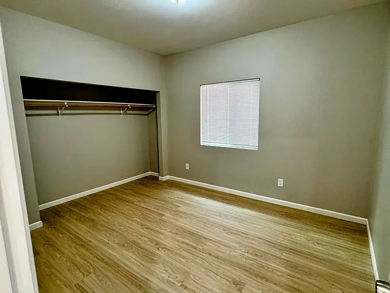 16116 Mistletoe Ln — Photo 6