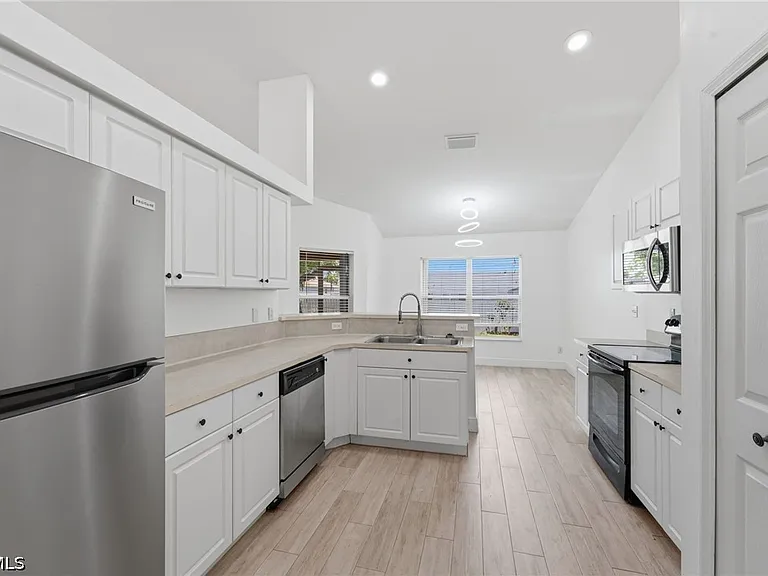 1309 SW 29th St — Photo 9