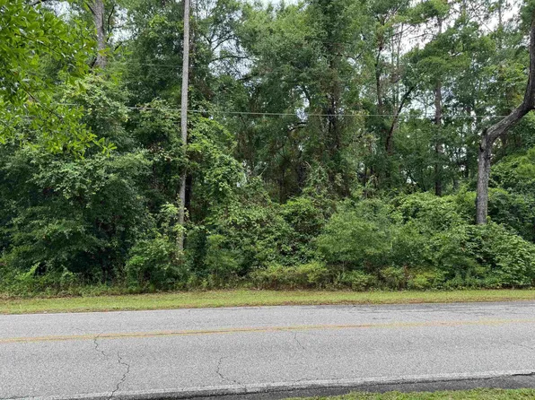 Oak St, Crawfordville, FL 32327