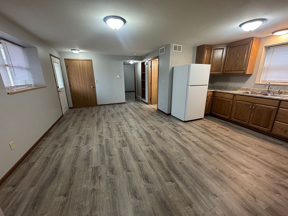 1st image of 104 S Linn Ave #4