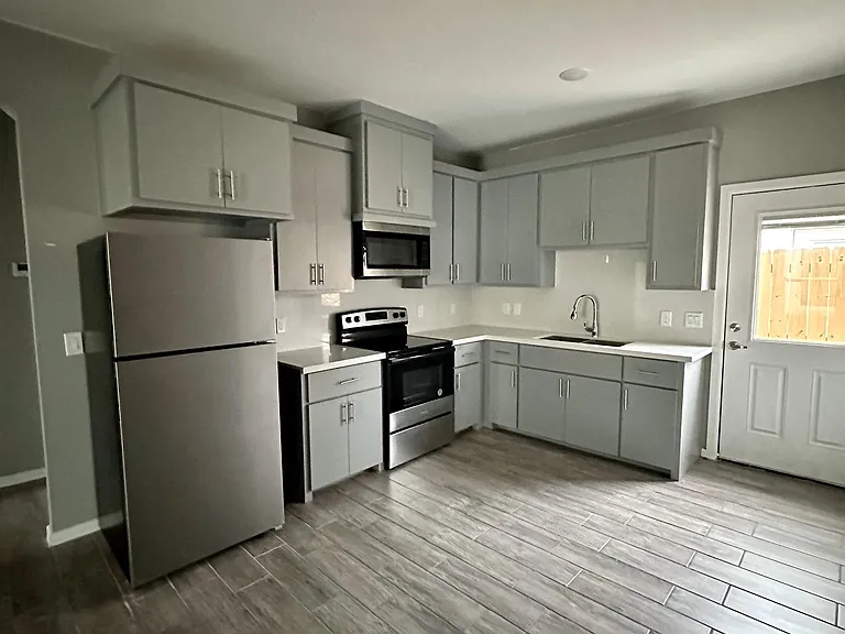 1805 Angelina Dr #2 — Photo 2