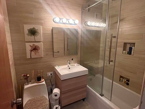 5th image of 159 W 53rd St APT 21D