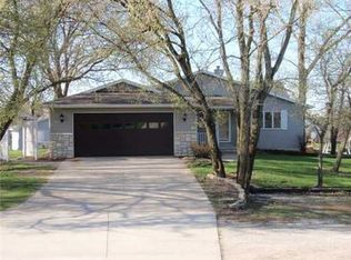 6805 Choctaw Ridge Rd NE, Cedar Rapids, IA 52411
