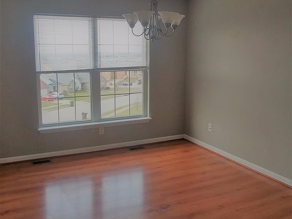 3rd image of 113 Geneva Ct