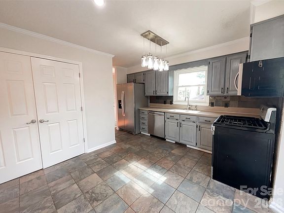 2nd image of 973 Pleasant Ridge Rd