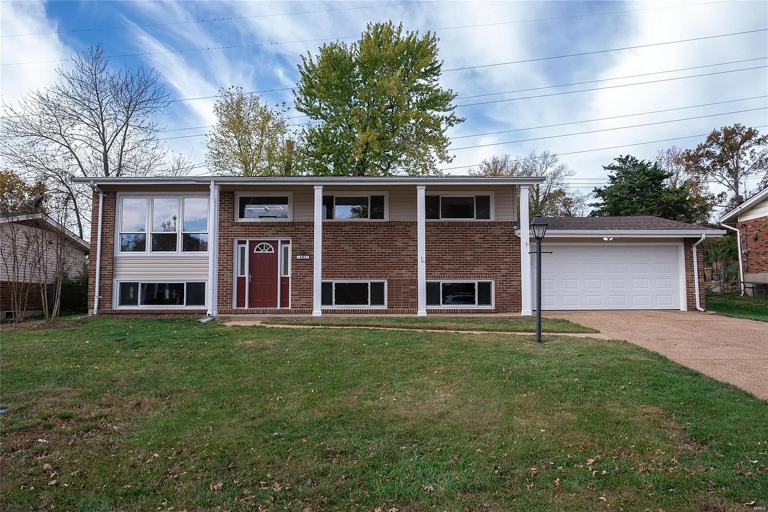 401 Crestbury Dr photo 1