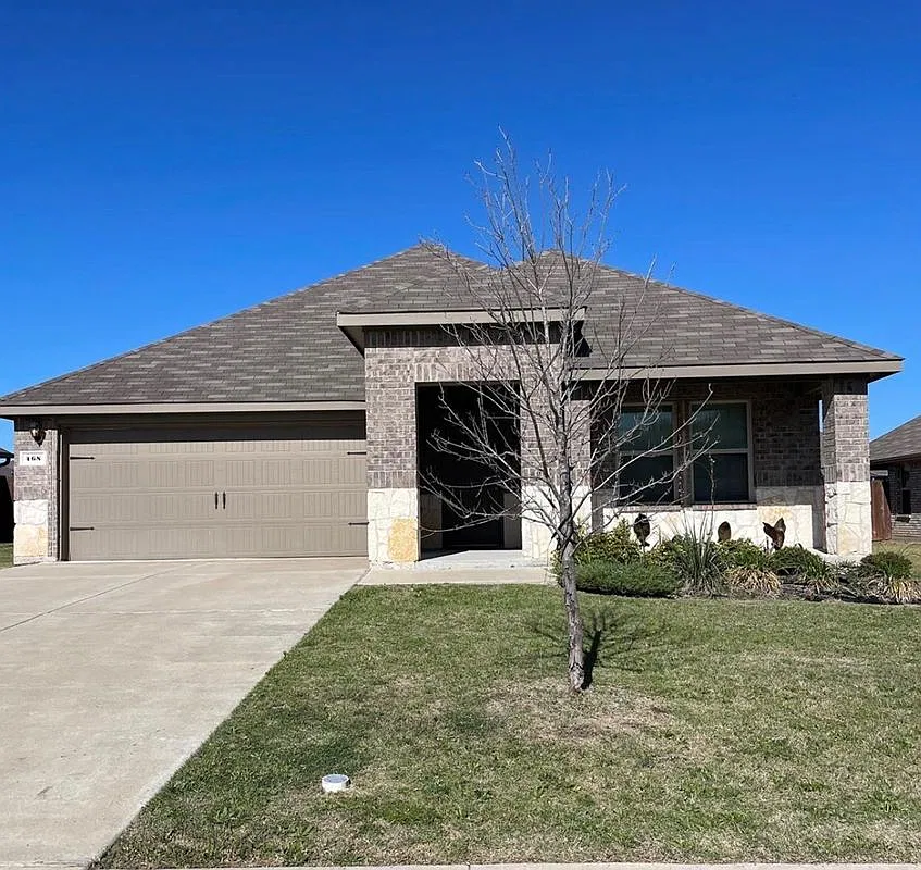 4 bed, 2.0 bath, 1943 sqft, $2,550 — Photo 1