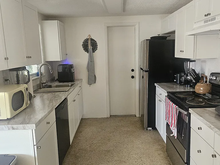 7808 Tropicana Dr — Photo 10