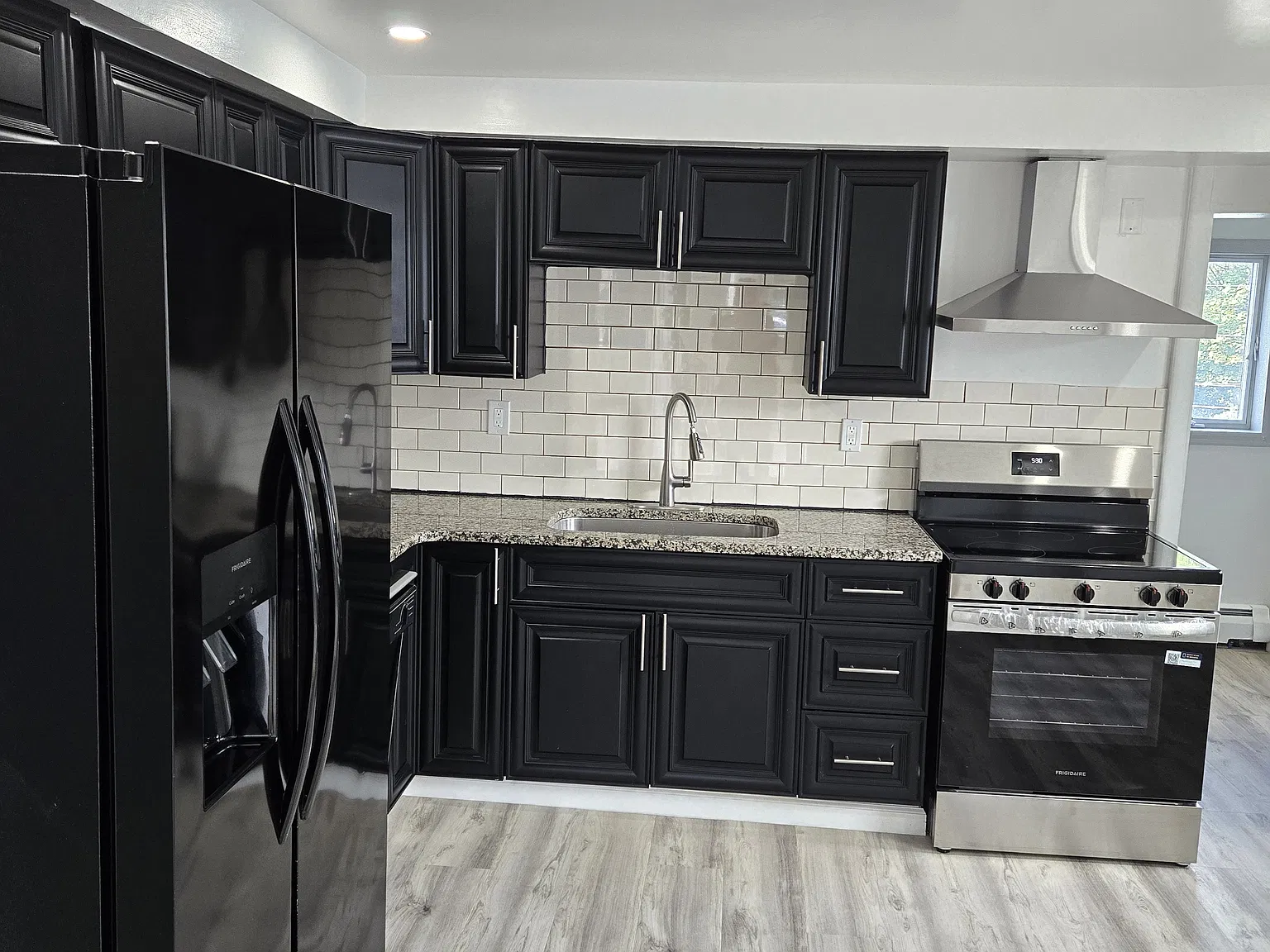 5 bed, $1,700 — Photo 2