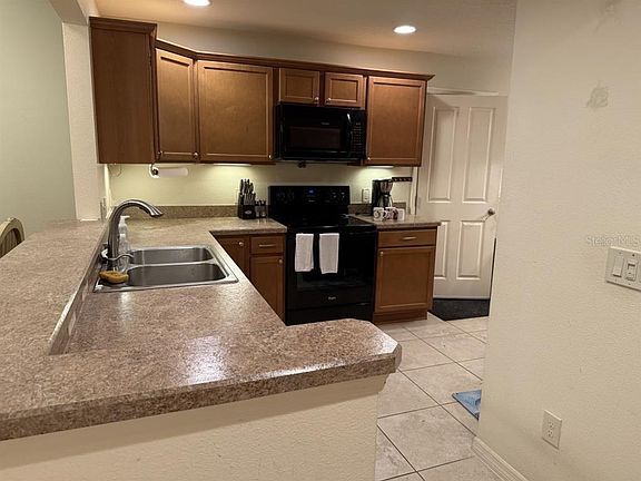 3rd image of 1097 Hollyhock Way