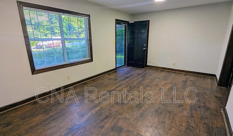 104 E Acres Dr SE — Photo 4