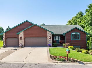 1319 Greenleaf Rd, Faribault, MN 55021