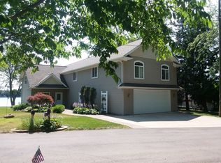 3310 Lakeview Dr, Highland, MI 48356