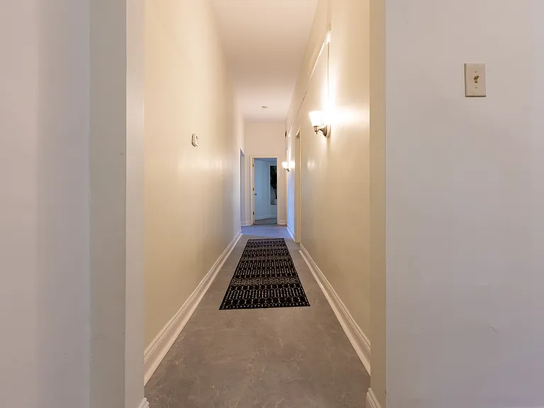4376 W Pine Blvd — Photo 1