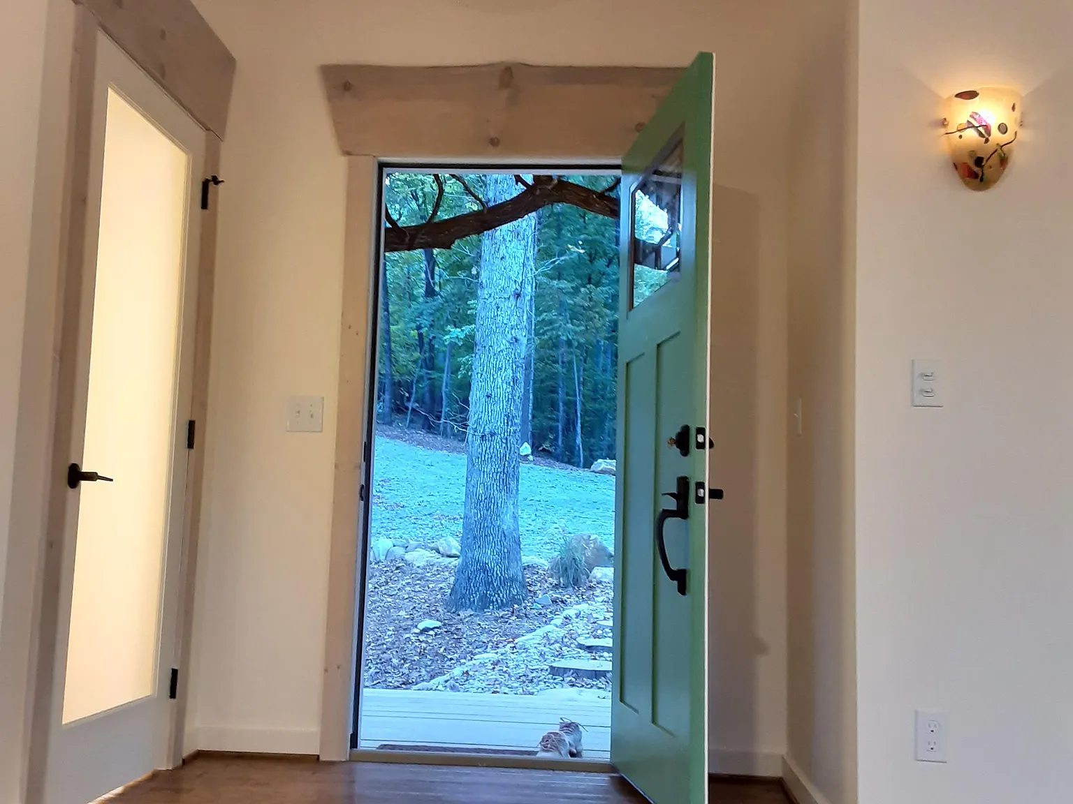 2 bed, 1.5 bath, 1100 sqft, $1,600 — Photo 3