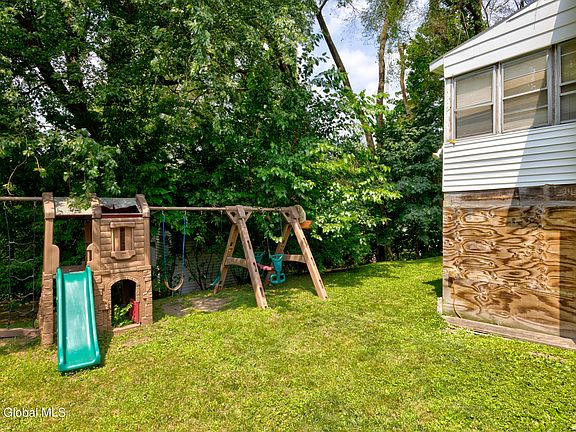 3rd image of 12 Avenue A