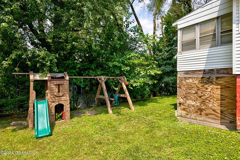 3rd image of 12 Avenue A
