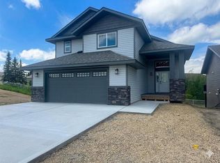 8 E Henners Pl, Lacombe, AB T4L1Y9