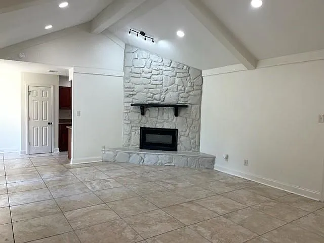 4 bed, 2.0 bath, 1678 sqft, $2,100 — Photo 3