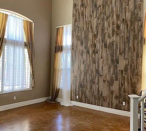 4th image of 221 Royal Wood Ct