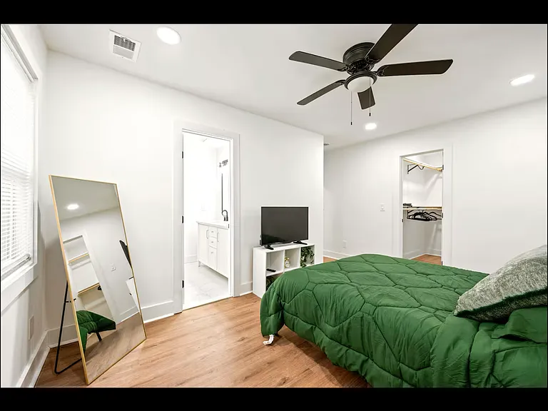 2484 Calvin Ave — Photo 12