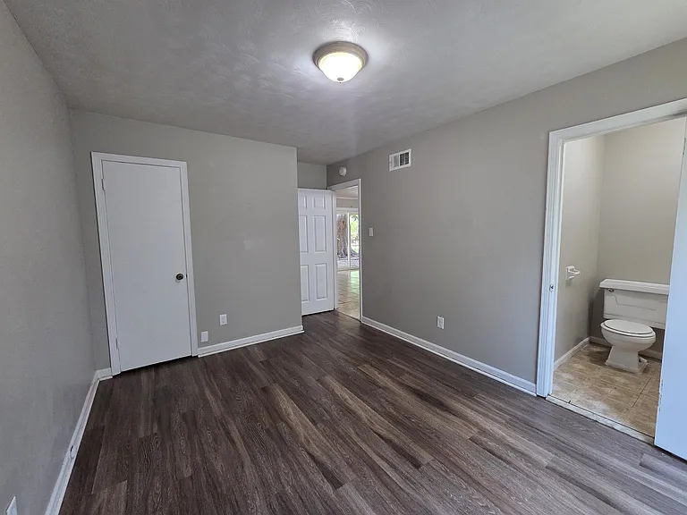 3021 Ashwood St — Photo 16