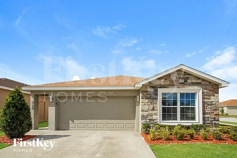 4 bed, 2.0 bath, 1674 sqft, $2,100 — Photo 1