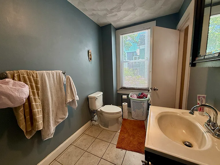 203 Howell St #1F — Photo 9