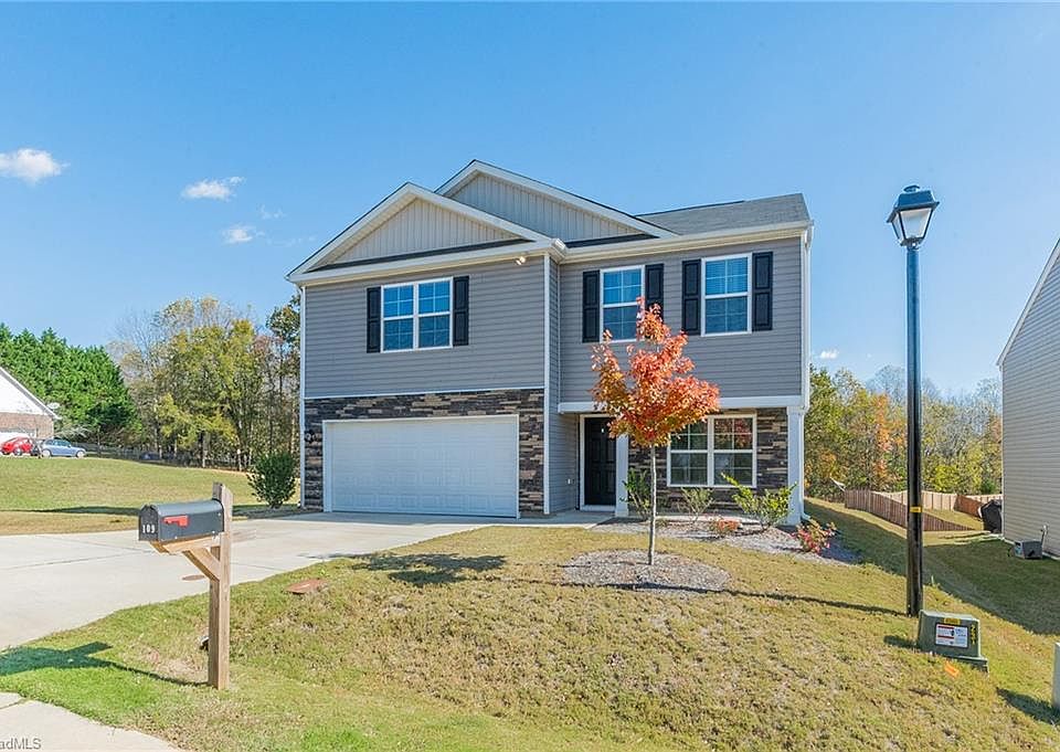 1st image of 109 Carriage Cove Cir
