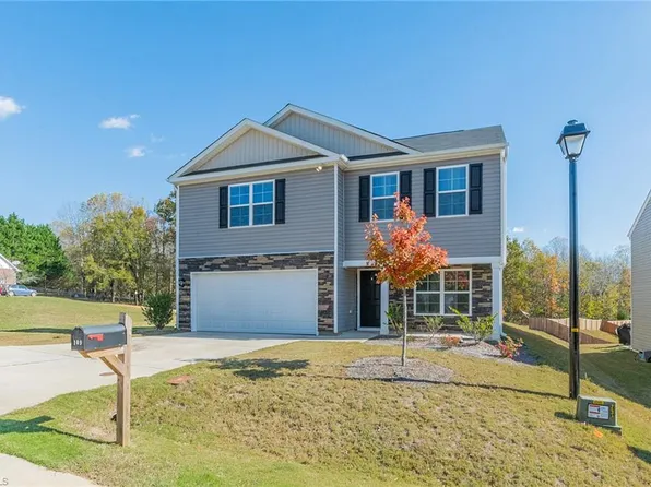 109 Carriage Cove Cir, Mocksville, NC 27028