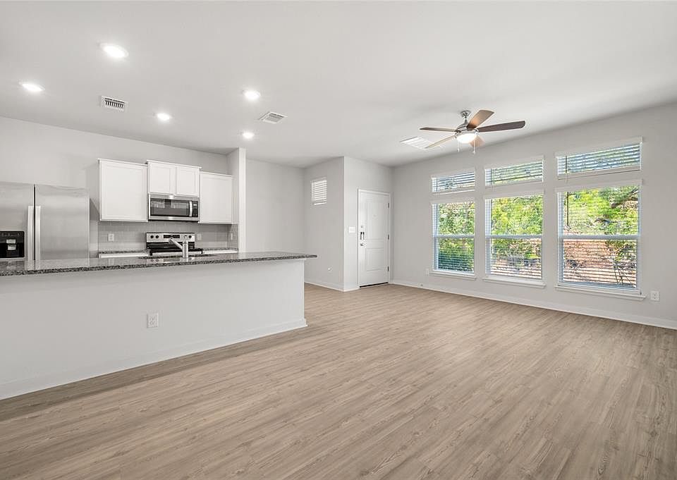 1st image of 1005 Doris Ln