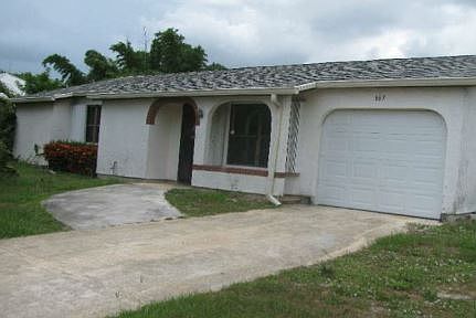1st image of 667 SW Belmont Cir