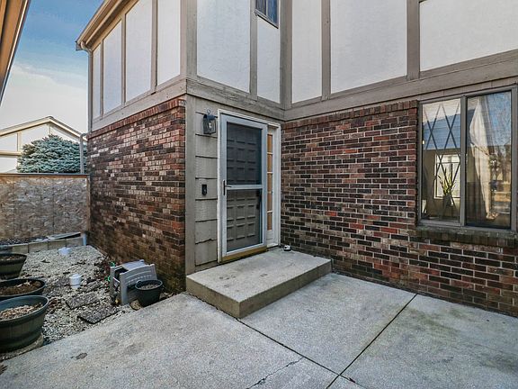 2nd image of 1305 Kingsridge Ct APT C