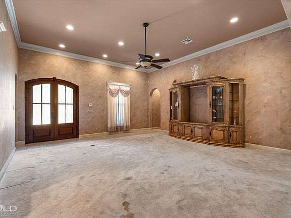 3rd image of 106 Oxford Cir