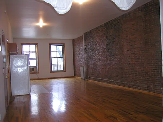 Rented by Triumph Property Group | media 41