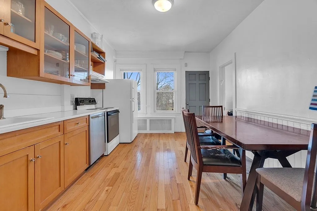 3 bed, 1300 sqft, $3,900 — Photo 4
