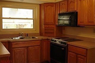 3rd image of 8482 Hampstead Dr